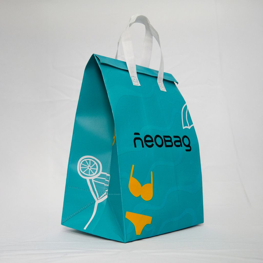 Sacola térmica Neobag Vibes Piscina Grande 30x42x22 cm